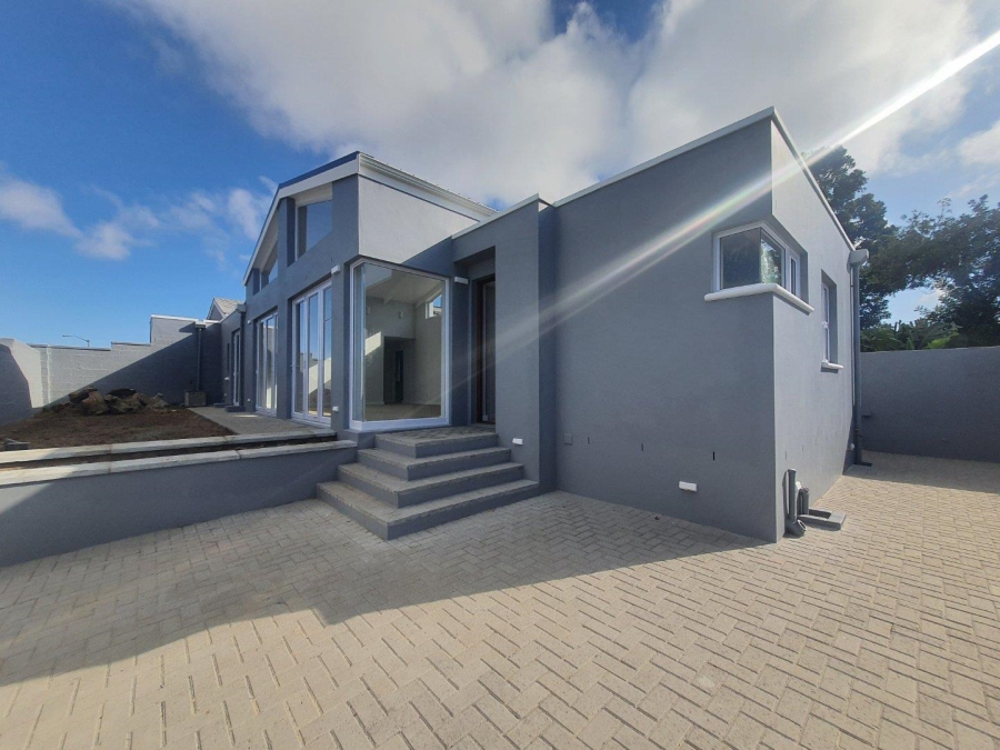 To Let 3 Bedroom Property for Rent in Loevenstein Western Cape